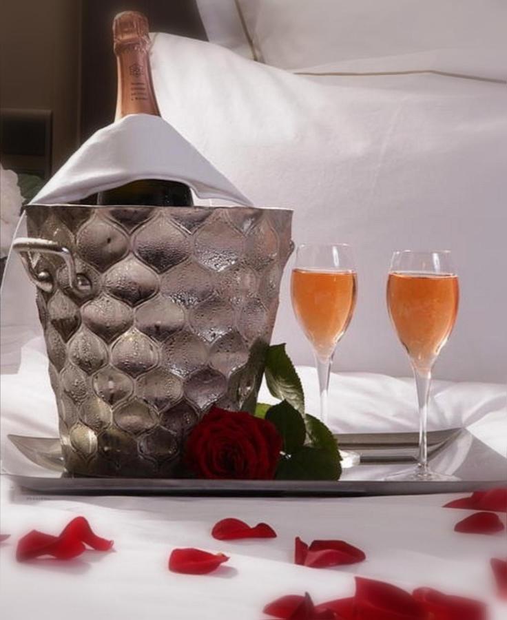 Ferolles Jacuzzi Massage Sur Rdv,Duo,Reiki,Californien, Reflexologie Plantaire, Et Bouteille Mousseux Offerte B&B 외부 사진